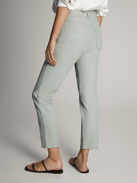 Pantalón Engomado Mid Rise Slim Cropped Fit