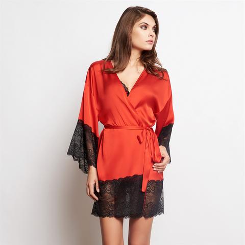 Lemon Eve tar Kimono In Raso Fluido Con Pizzo - Magic In Red from YAMAMAY on 21 Buttons