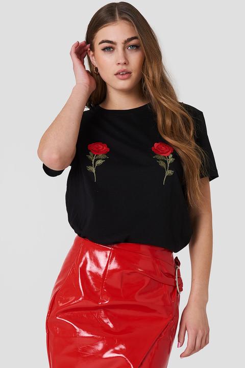 Flower Embroidery Tee Black