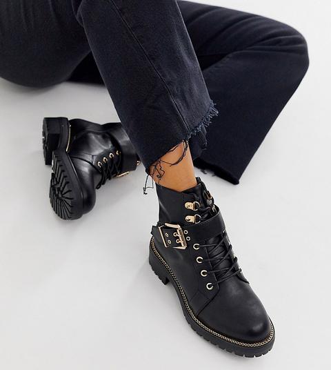 Botas Negras Con Cordones Y Cadena Armour De Asos Design Wide Fit from ASOS  on 21 Buttons