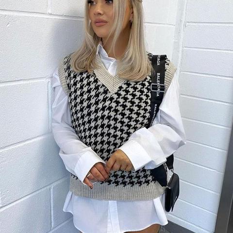 Beige Houndstooth Check Sleeveless Knitted Top
