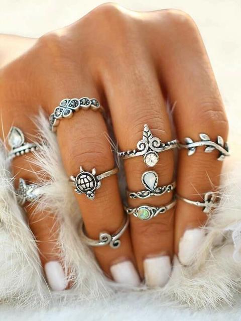 Conjunto De 10 Anillos Plateados Con Distintos Adornos