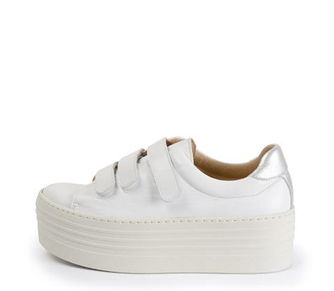 Sneaker Piel Blanca Con Detalle Tres Velcros