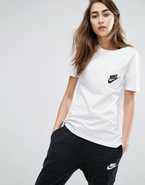 Camiseta De Manga Corta En Blanco Con Logo Pequeño Signal De Nike