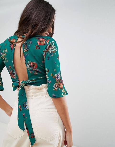 Top Corto Con Espalda Abierta Y Diseño Floral De Boohoo