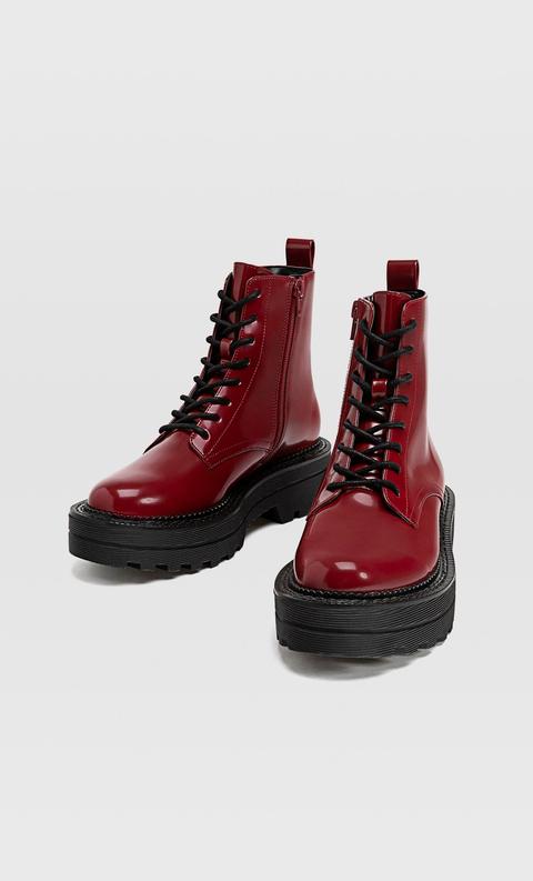 Botines Planos Acordonados Rojos from Stradivarius on 21 Buttons