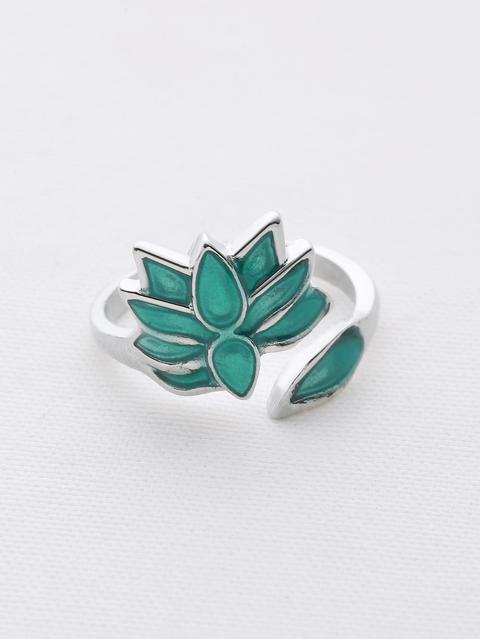 Anillo Con La Talla De Flor