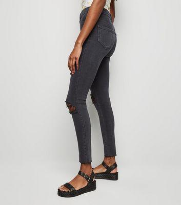 Hallie Schwarze Superenge Skinny Jeans Mit High Waist Und Zerrissener Kniepartie From New Look On 21 Buttons