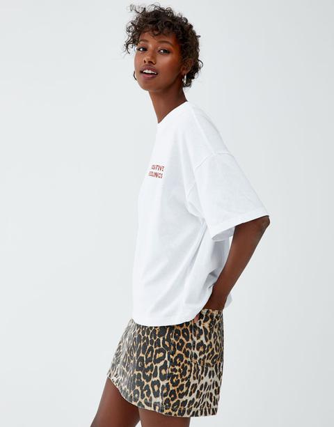Camiseta Texto Bordado Blanco