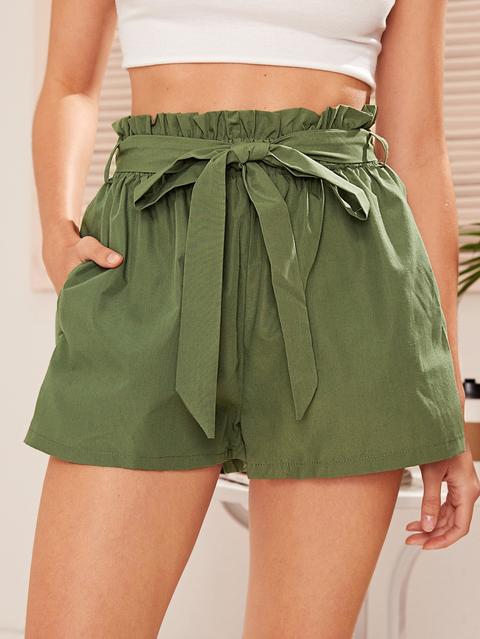Short Con Volantes Y Cinturón