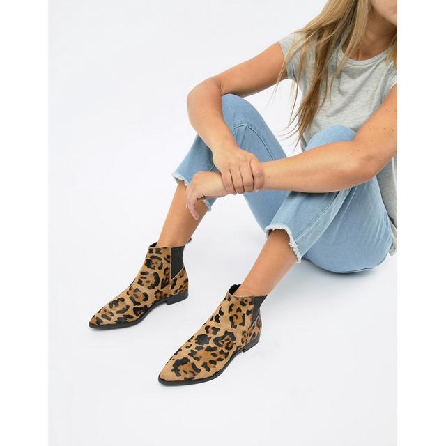 flora leopard chelsea boots