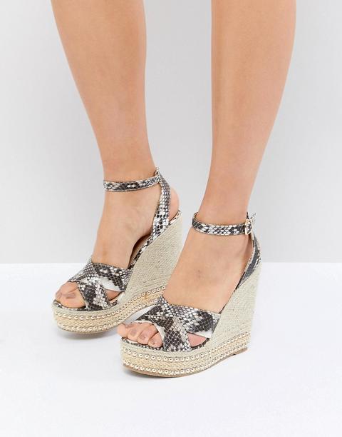 Sandalias De Cuña Con Tachuelas Y Estampado De Serpiente De Glamorous