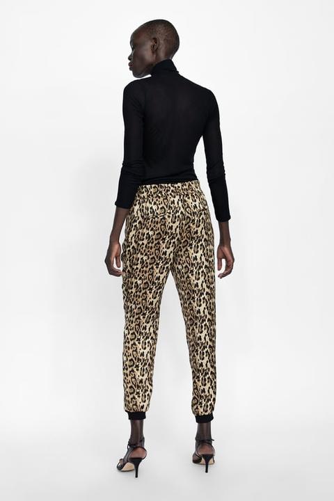 Pantaloni Con Stampa Animalier from Zara on 21 Buttons