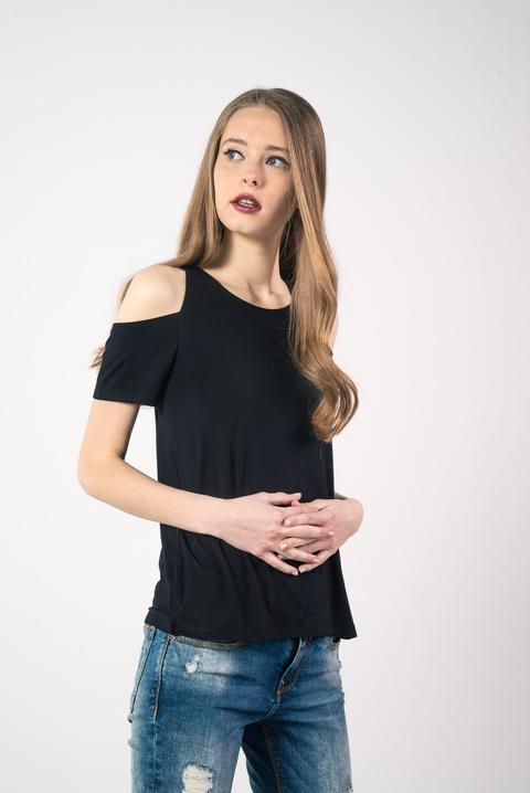 Off-shoulder T-shirt