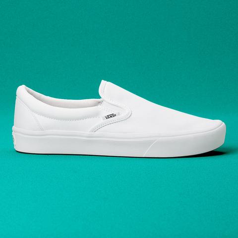 vans slip on comfycush white