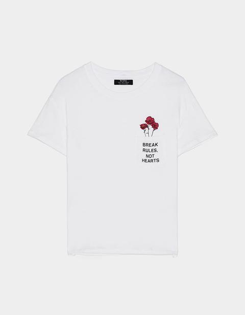 Camiseta Estampada Con Texto Y Rosas