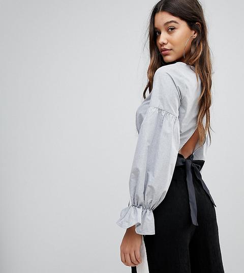 Prettylittlething - Blusa Corta Con Fiocco Sul Retro - Grigio
