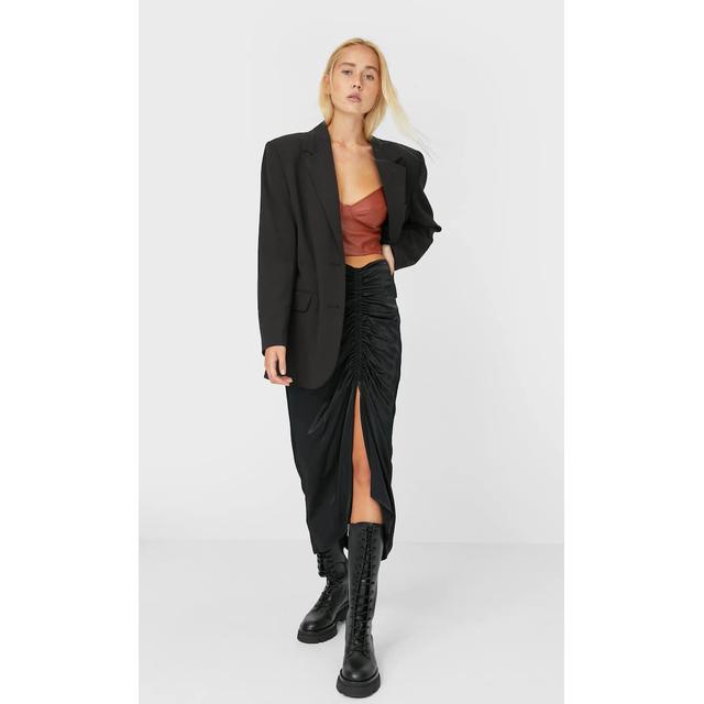 Falda Lápiz Fruncida de Stradivarius en 21 Buttons