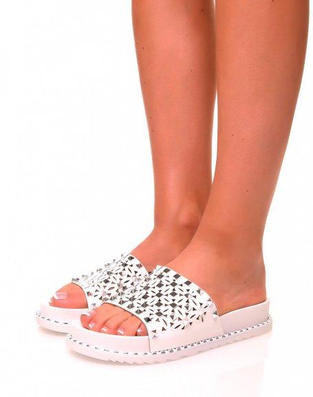 Mules Blanches Cloutées À Semelles Crantées
