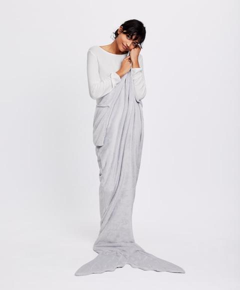 Manta Sirena Color: Gris Claro Talla: M Material: Poliéster,
