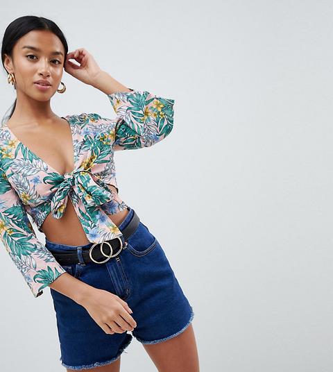 Top Corto Con Estampado Tropical Y Detalle Anudado En La Parte Delantera De Missguided Petite