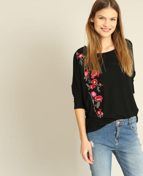 Camiseta Con Bordados