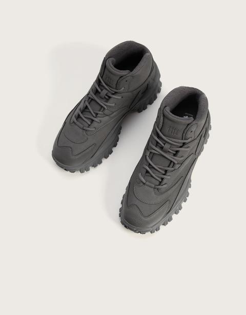 Botines Deportivos Trekking Hombre de Bershka en 21 Buttons