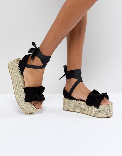 Sandalias Estilo Alpargata Con Plataforma Plana Con Diseño Envolvente En El Tobillo Y Volante De Boohoo