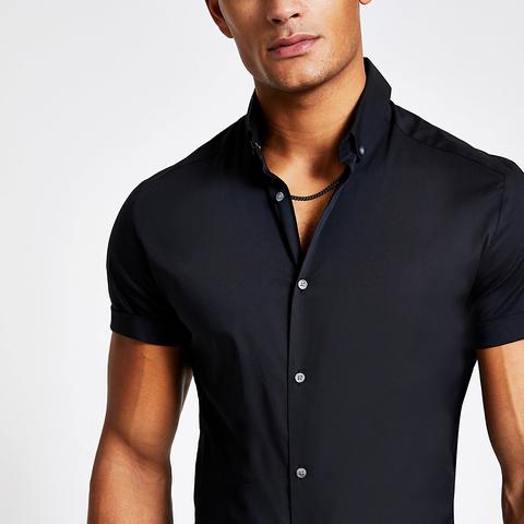 black short sleeve muscle fit shirt