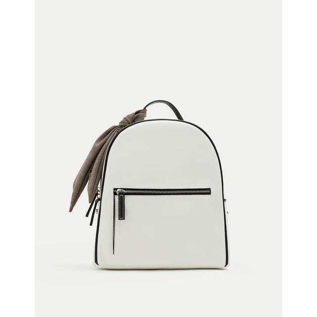 mochila blanca