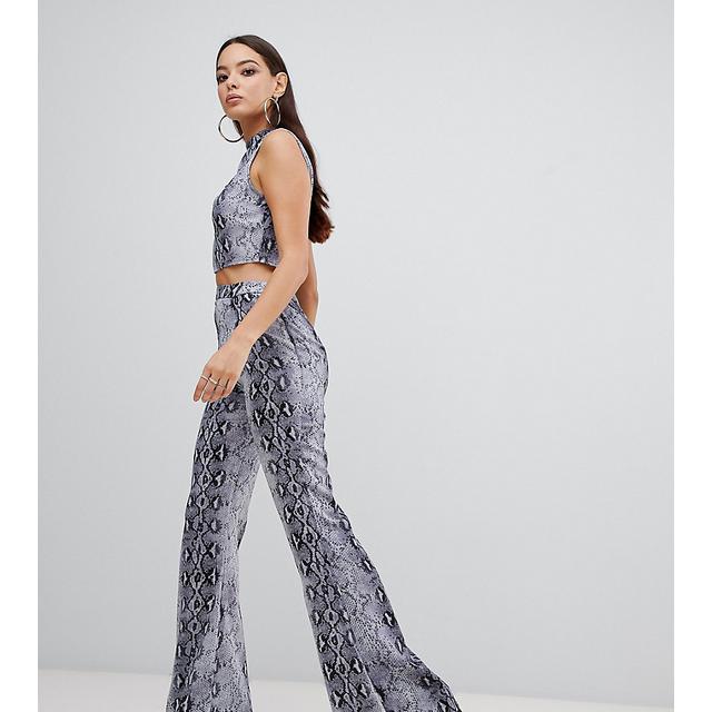 Pantalones De Campana De Conjunto De Talle Alto Con Estampado De Serpiente  Exclusivos De Prettylittlething de ASOS en 21 Buttons