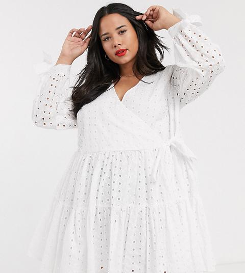 Asos Design Curve - Robe Courte Cache-cœur Coupe Trapèze En Broderie Anglaise - Blanc