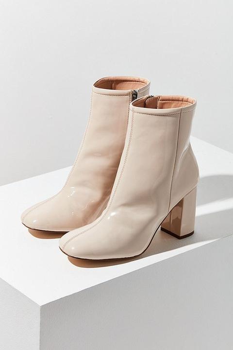 Sloane Seamed Patent Leather Beige Ankle Boots