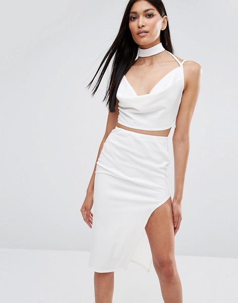 Top Corto Con Cuello Desbocado Y Detalle De Gargantilla De Missguided