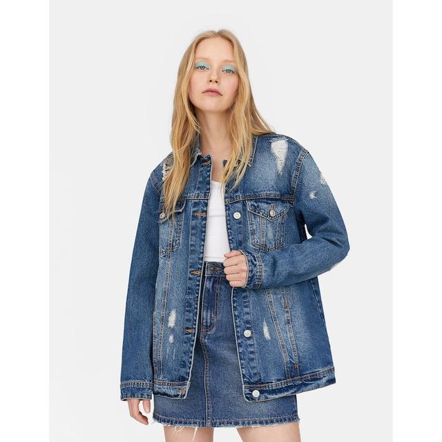 Giubbotto Denim Oversize Con Tagli Jeans Medio from Stradivarius on 21  Buttons