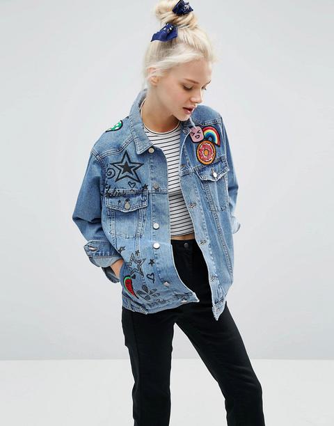 Chaqueta Vaquera Estilo Girlfriend Con Lavado Medio E Insignias De Asos