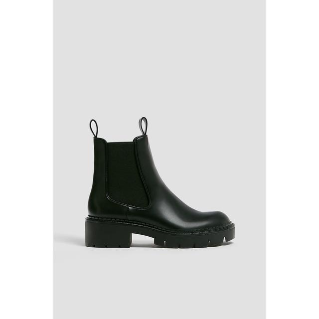 Botín Chelsea Piso Track from Pull and Bear on 21 Buttons