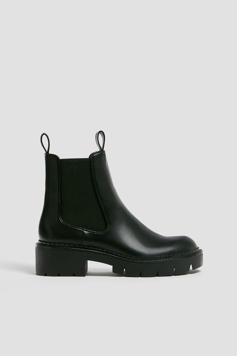 Chelsea Boots With Track Soles from Pull and Bear on 21 Buttons