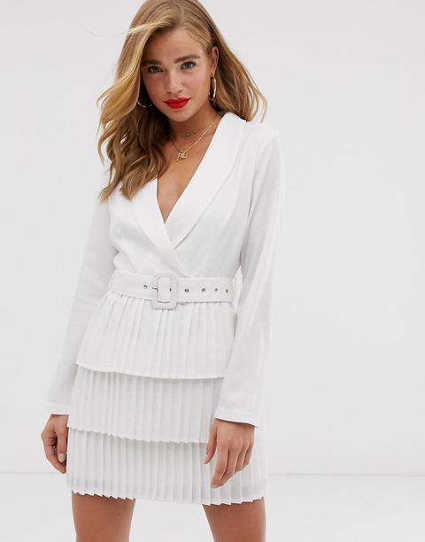 Vestido Escotado Estilo Americana Con Falda Plisada En Blanco De In The Style X Dani Dyer