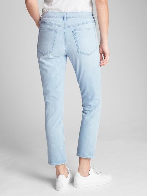 Girlfriend Jeans from Gap on 21 Buttons