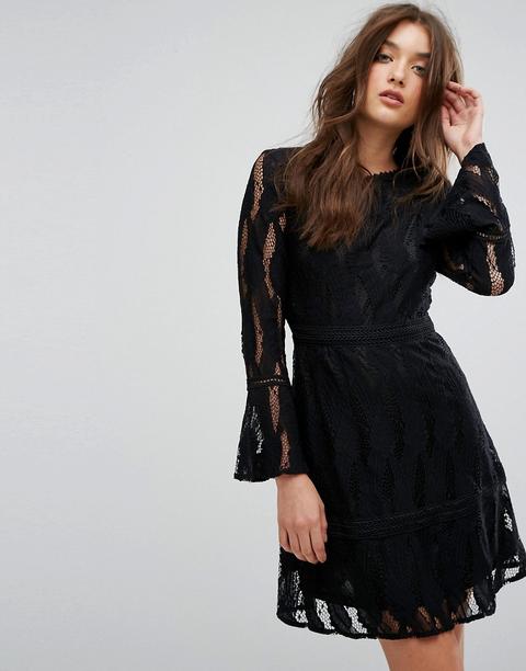 Boohoo - Vestito Con Maniche Svasate E Inserto In Pizzo - Nero