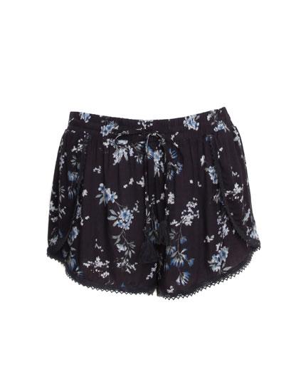 Short Con Flores