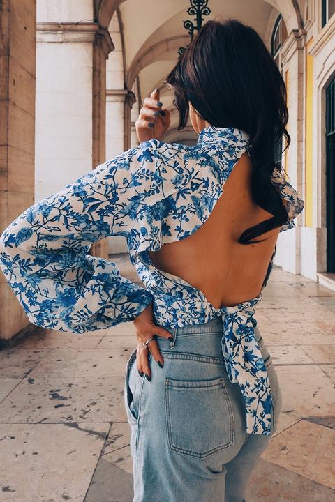 Blue Tops - Lorna Luxe 'practically Perfect' Porcelain Peekaboo Back Blue Top