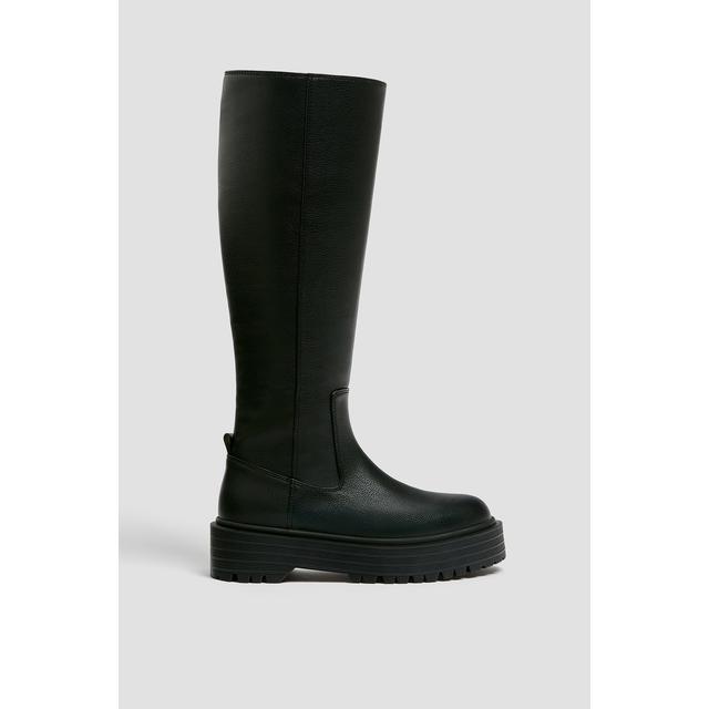 Bota Alta Piso Track de Pull and Bear en 21 Buttons
