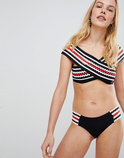 Top De Bikini Con Escote Bardot Y Diseño Cruzado De River Island