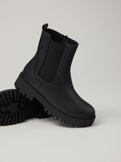 Bota Chelsea Piso Track from Lefties on 21 Buttons