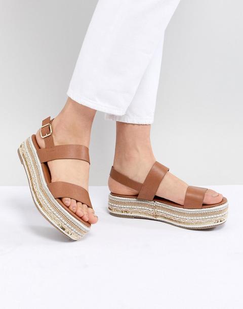 Sandalias Con Plataforma Plana Y Adornos De New Look