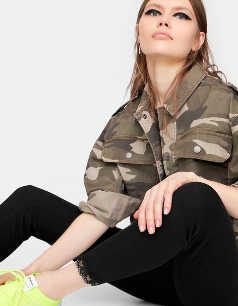 Legging Canalé Con Encaje de Stradivarius en 21 Buttons