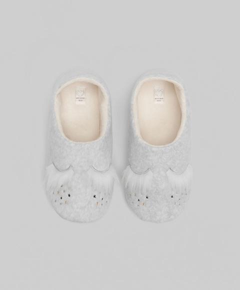 Zapatilla Cerrada Pestañas Color: Crudo Talla: 38/39 Material: Poliester,poliester,caucho Termoplastico,