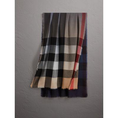 Sciarpa Leggera In Cashmere Con Motivo Tartan Sfumato